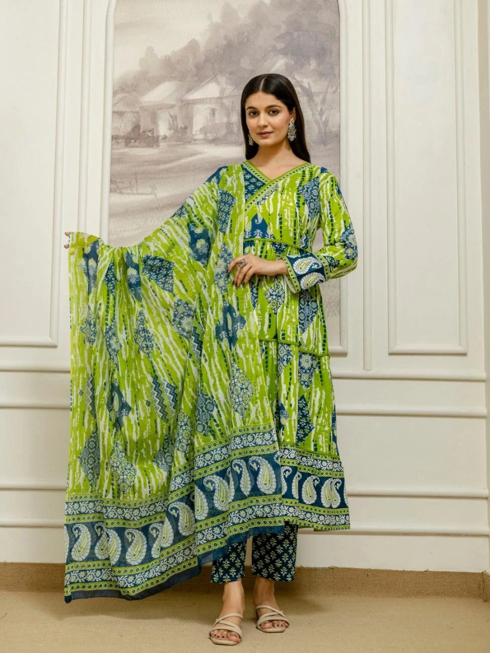 Vnyashri Leheriya Printed Tiered Kurta Pant Set with Dupatta