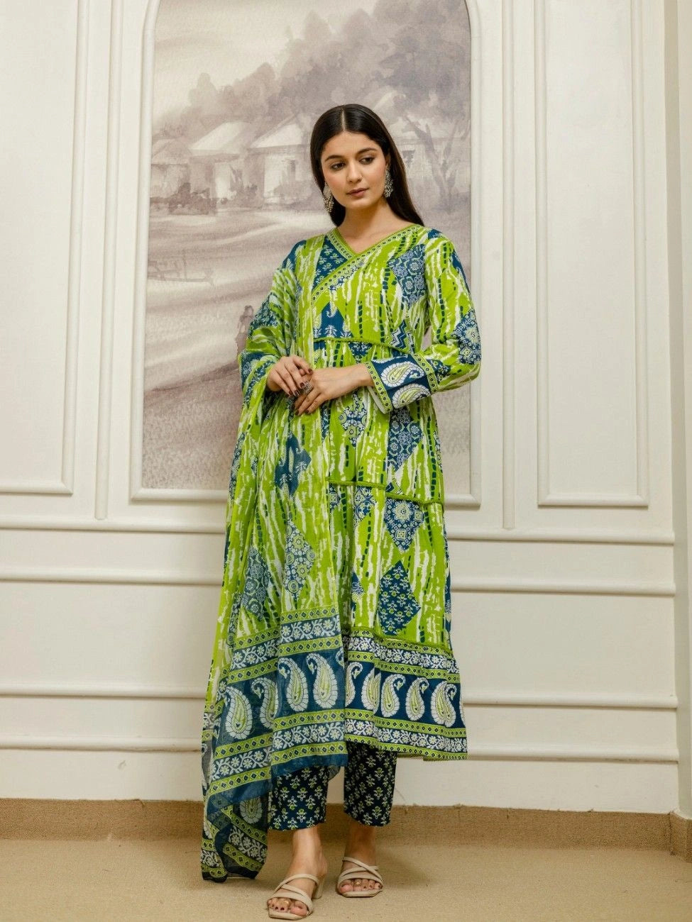 Vnyashri Leheriya Printed Tiered Kurta Pant Set with Dupatta