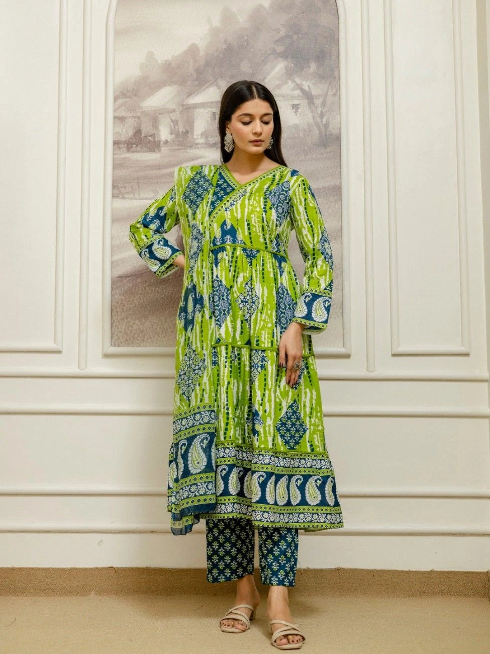 Vnyashri Leheriya Printed Tiered Kurta Pant Set with Dupatta