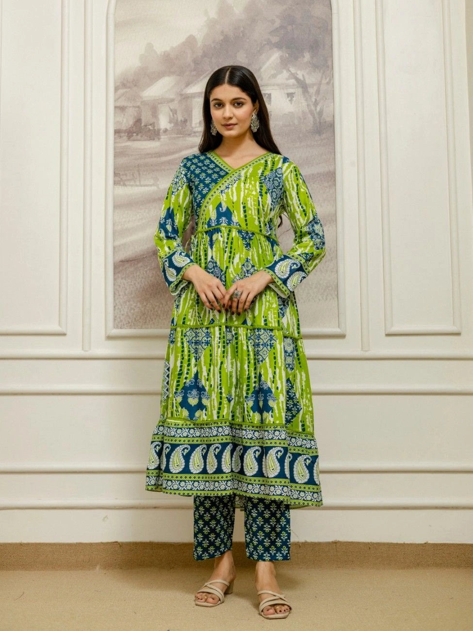 Vnyashri Leheriya Printed Tiered Kurta Pant Set with Dupatta