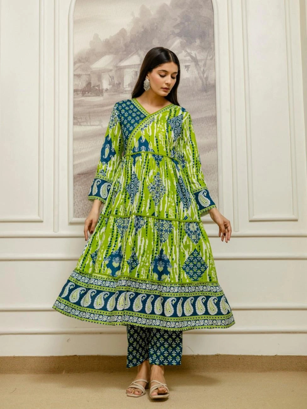 Vnyashri Leheriya Printed Tiered Kurta Pant Set with Dupatta