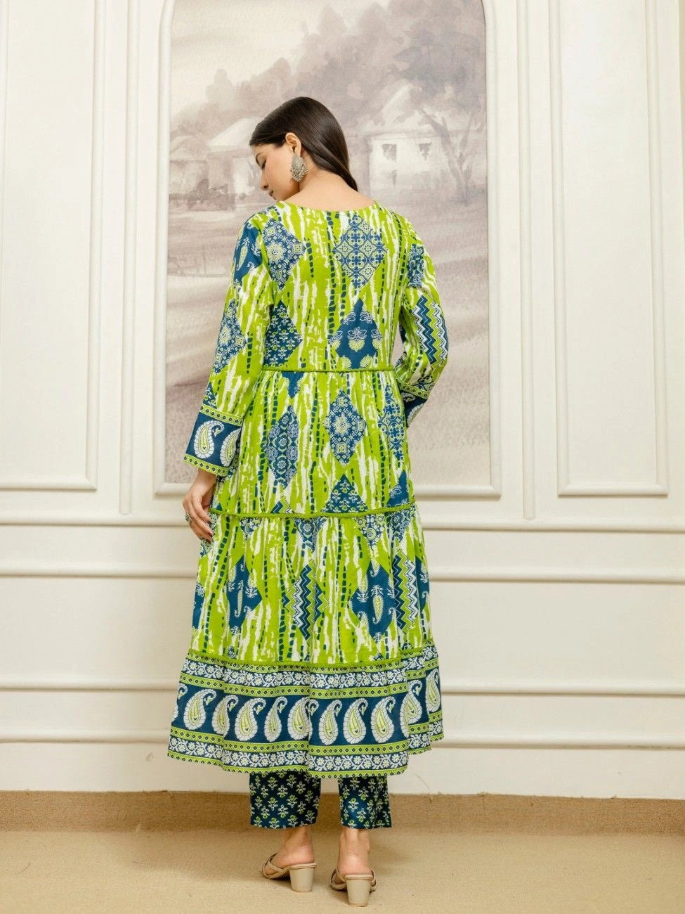 Vnyashri Leheriya Printed Tiered Kurta Pant Set with Dupatta