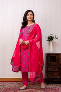 Pink Chekered Printed Sraight Kurta Pant Set with Dupatta