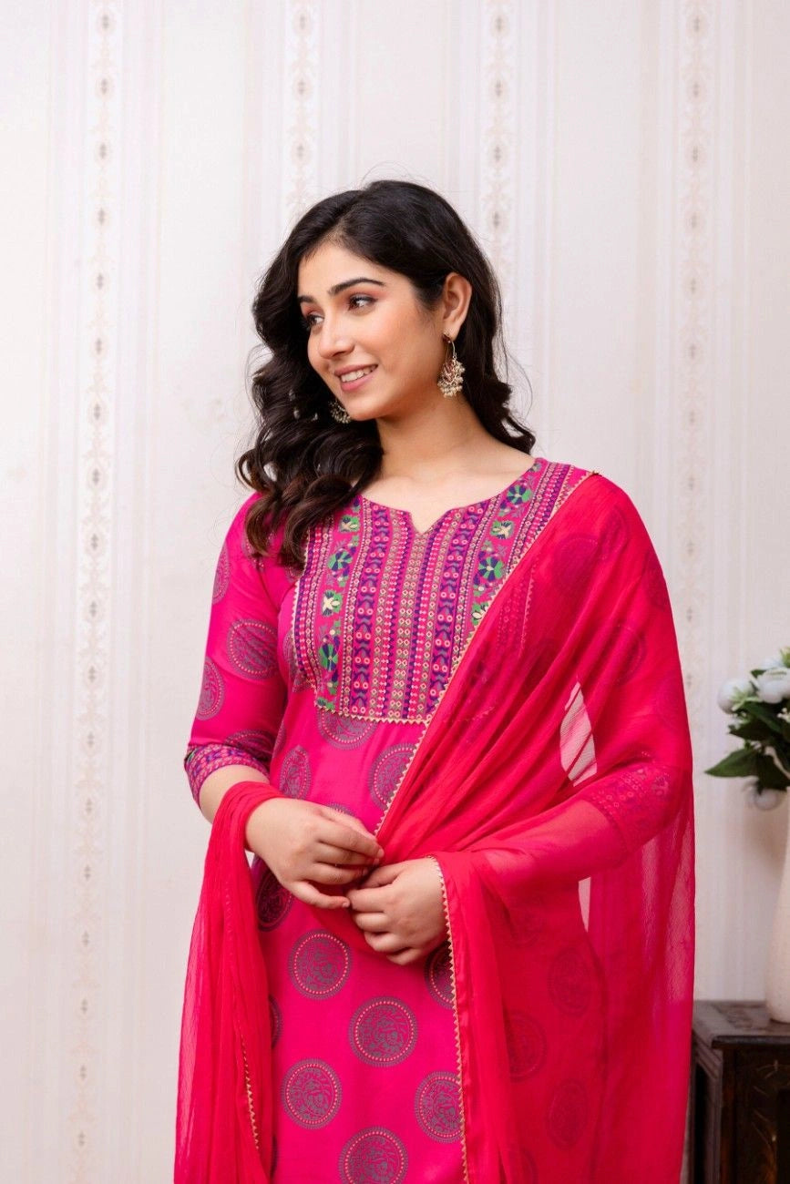 Vnyashri Pink Chekered Printed Sraight Kurta Pant Set with Dupatta