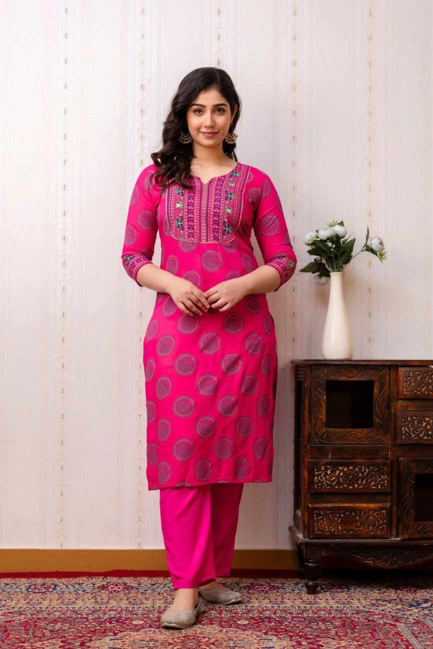 Vnyashri Pink Chekered Printed Sraight Kurta Pant Set with Dupatta