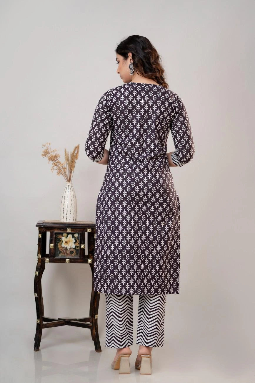 Vnyashri Floral Motfis Printed Cotton Straight Kurta Palazzo Set with Dupatta