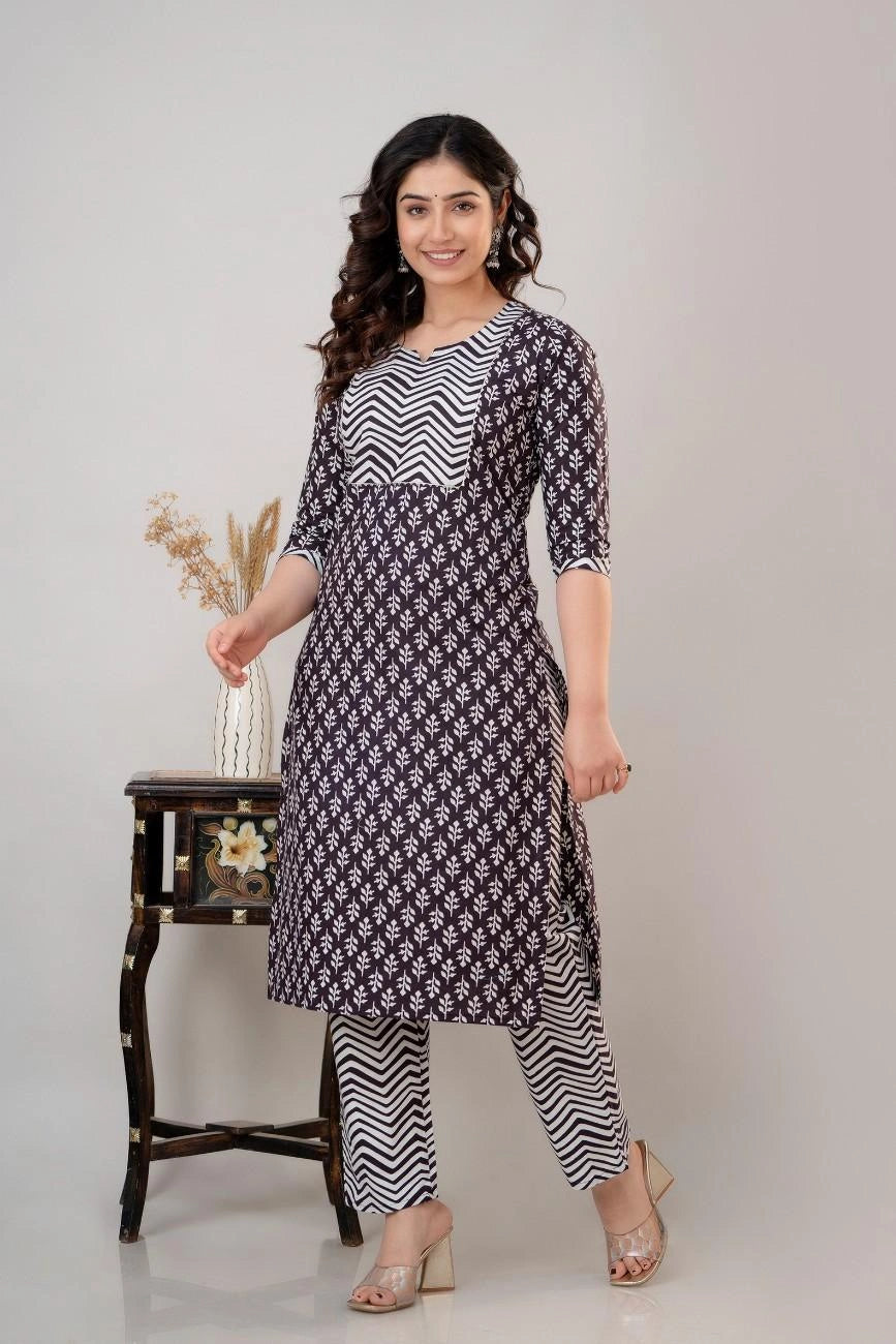 Vnyashri Floral Motfis Printed Cotton Straight Kurta Palazzo Set with Dupatta